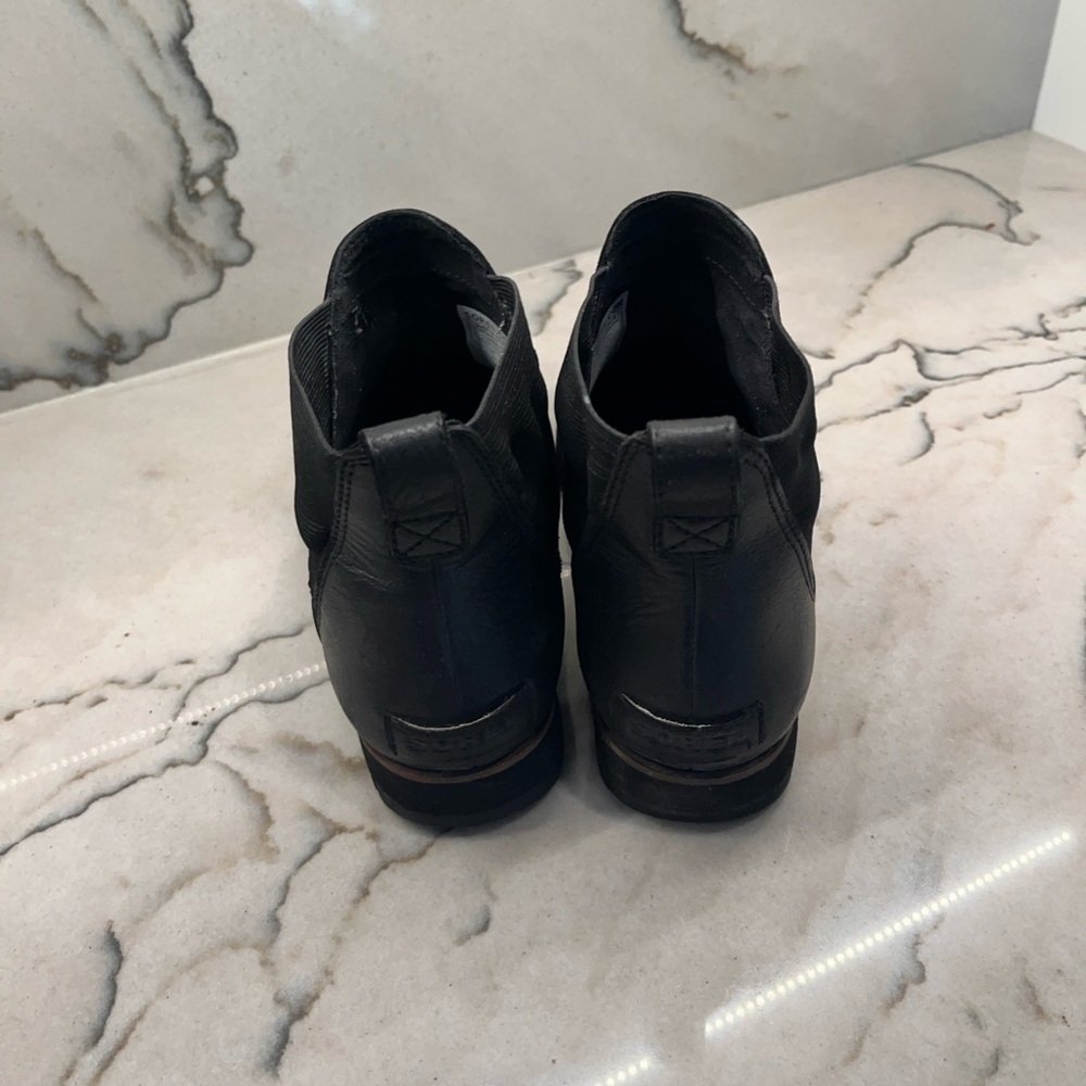 Sorel Chelsea Black Ankle Boots size 8